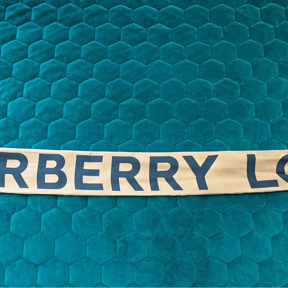 Burberry White and Black Label Women’s 100%silk , Reversible Skinny Scarf